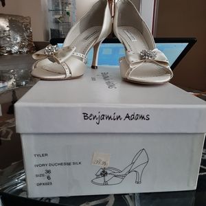 Ladies shoes